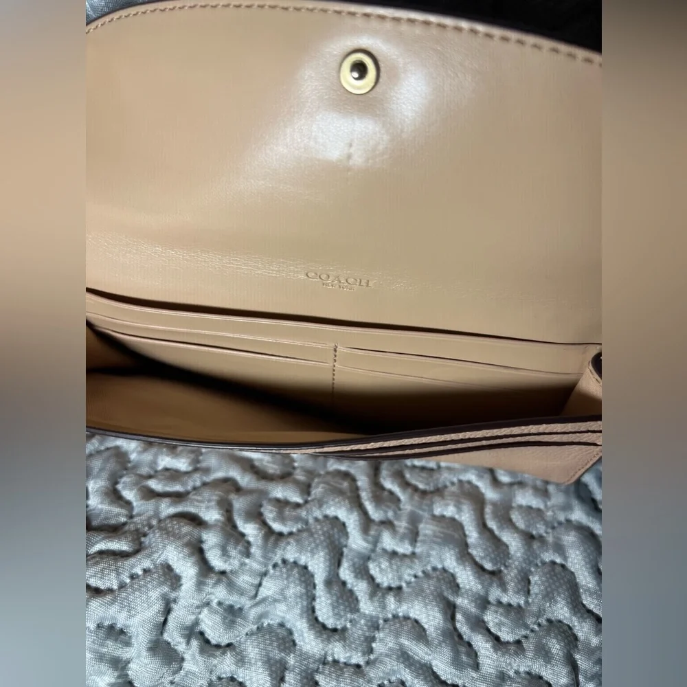 B04 -‎ Coach Pebble Leather Slim Wallet